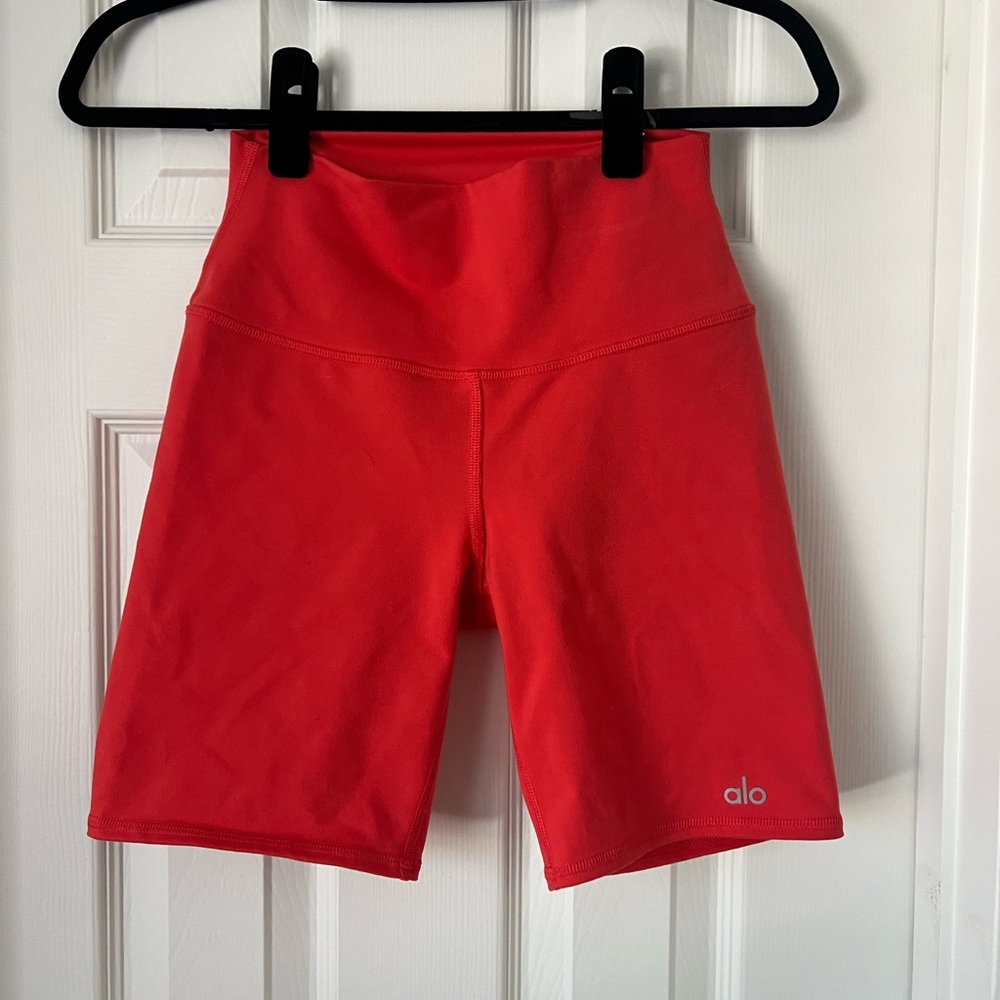 Alo Yoga shorts 8” gently used